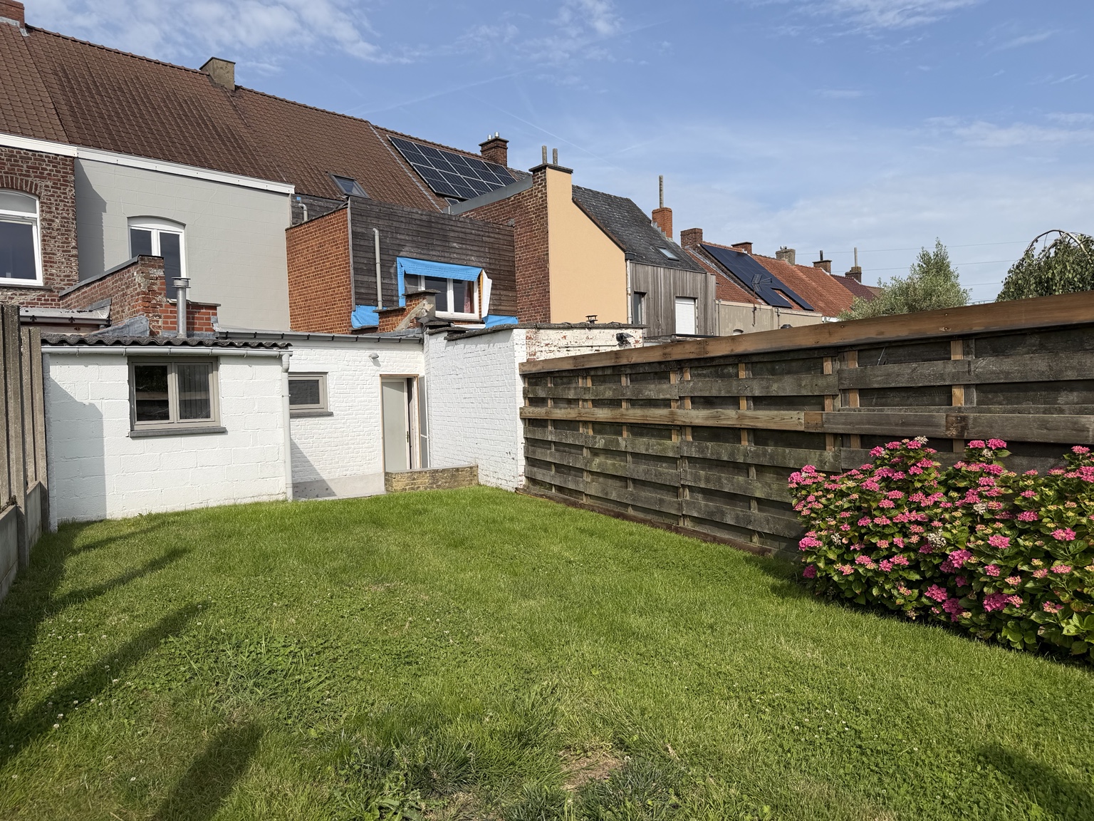 Diepe stadstuin (± 35 m diep) op het zuidwesten, morgen